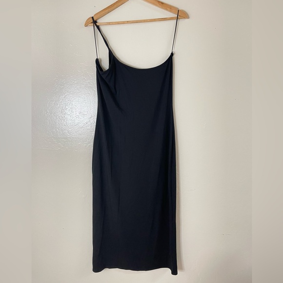 Reformation Dresses & Skirts - Reformation Women’s Black One shoulder strap asymmetrical Dress